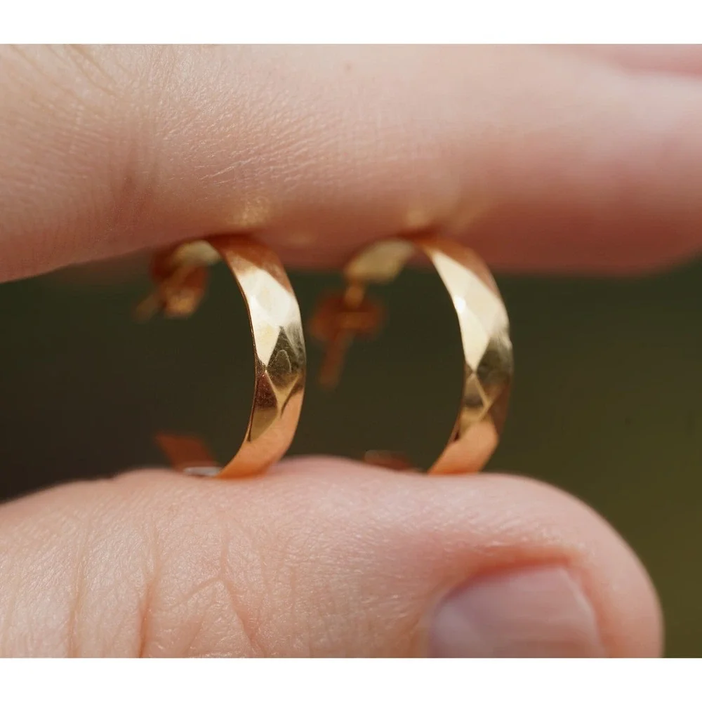 Vintage 14k Solid Yellow Gold Hoop Textured Diamond Triangle Pattern Earrings - Picture 2 of 7